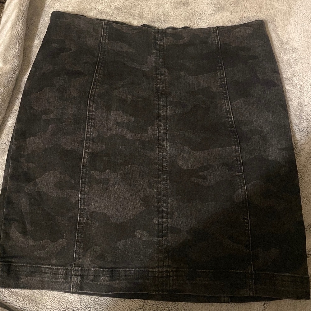 Free People Modern Femme Camo Skirt sz 8